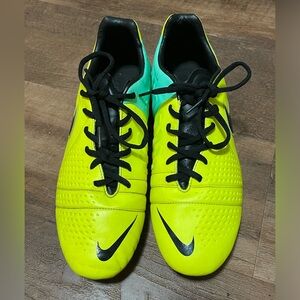 Nike CTR 360 Maestri 3 III FG soccer cleats mens size 11.5